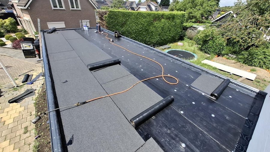 Google bericht Platdak Specialist Zuid: Is uw garage of schuurdak aan vervanging toe? Een verouderd dak kan leiden tot…