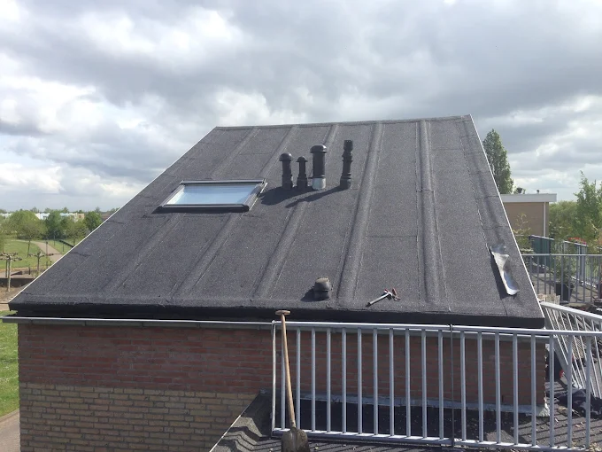 Bitumen aanleg op aanbouw met lichte helling